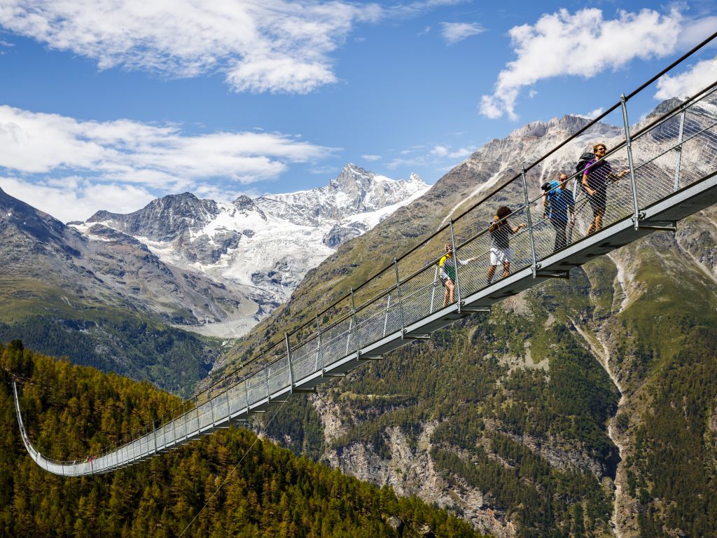 Le pont de Randa en Valais est l'un des plus longs ponts suspendus du monde.