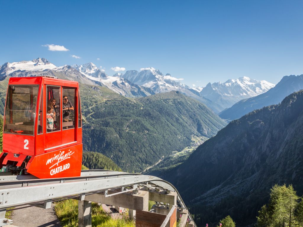 Du village du Châtelard au barrage d’Emosson, trois installations sur rail défient les lois de la gravité… et votre résistance.