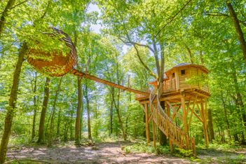 Les plus belles cabanes dans les arbres de Suisse romande et de France voisine