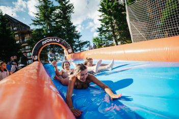 Les meilleures activités aquatiques pour un été au frais