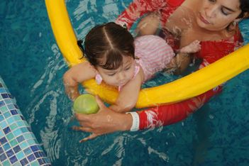 Bébé aux bains thermaux, une affaire qui baigne?