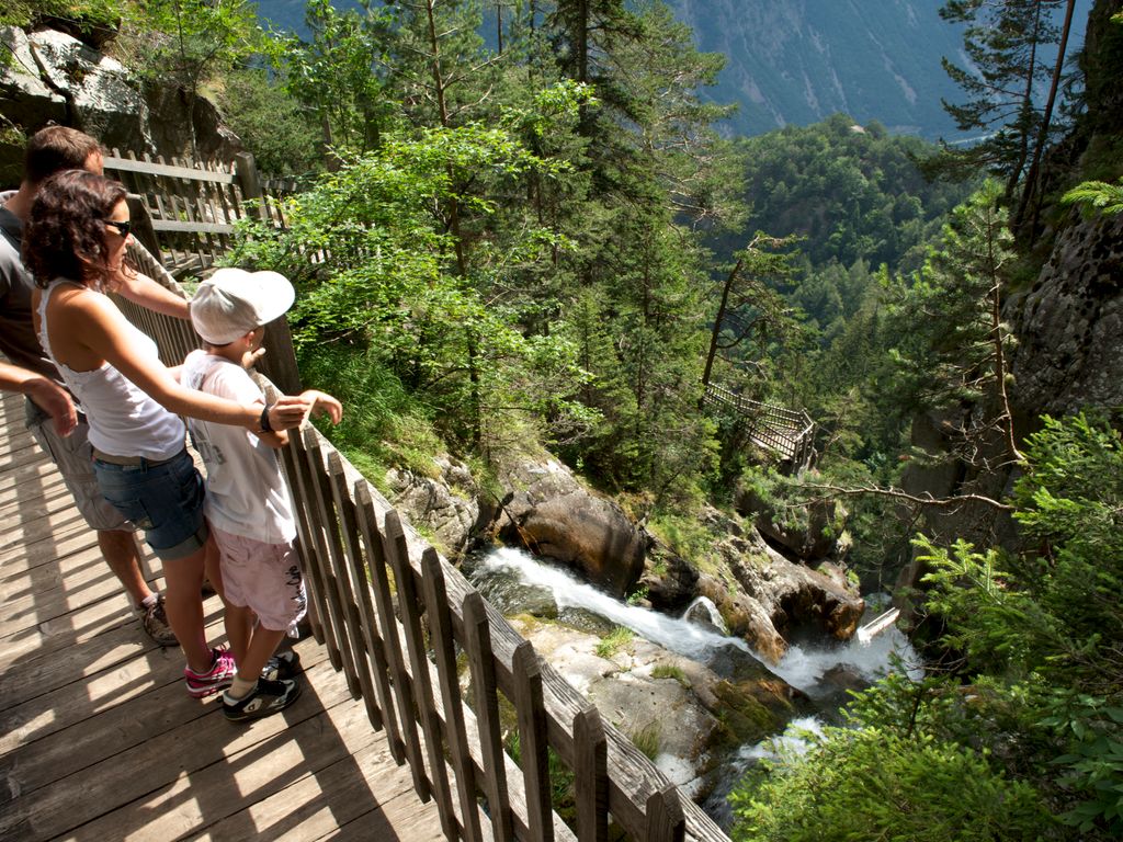 Balade au fil de l'eau aux gorges du Dailley, accessibles au départ de Salvan ou des Granges