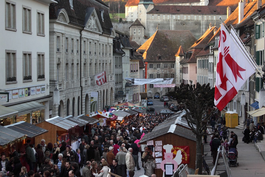 Chaque année au mois de novembre, la Saint-Martin fait vibrer le cœur de la vieille ville de Porrentruy.