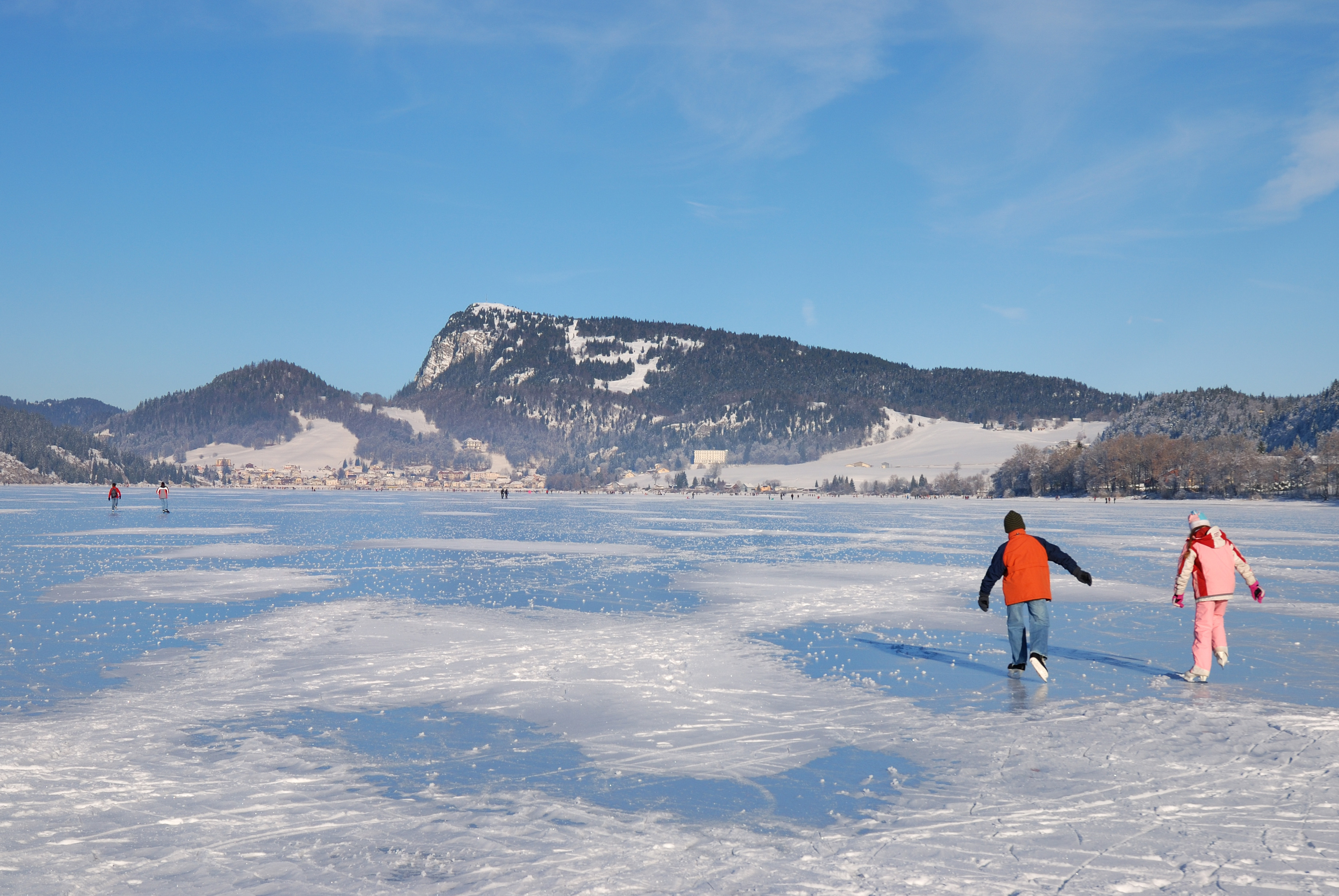 Lac de Joux gelé en hiver, canton de Vaud