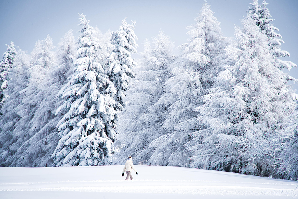 Le chemin du Golf Ballesteros à Crans-Montana en hiver