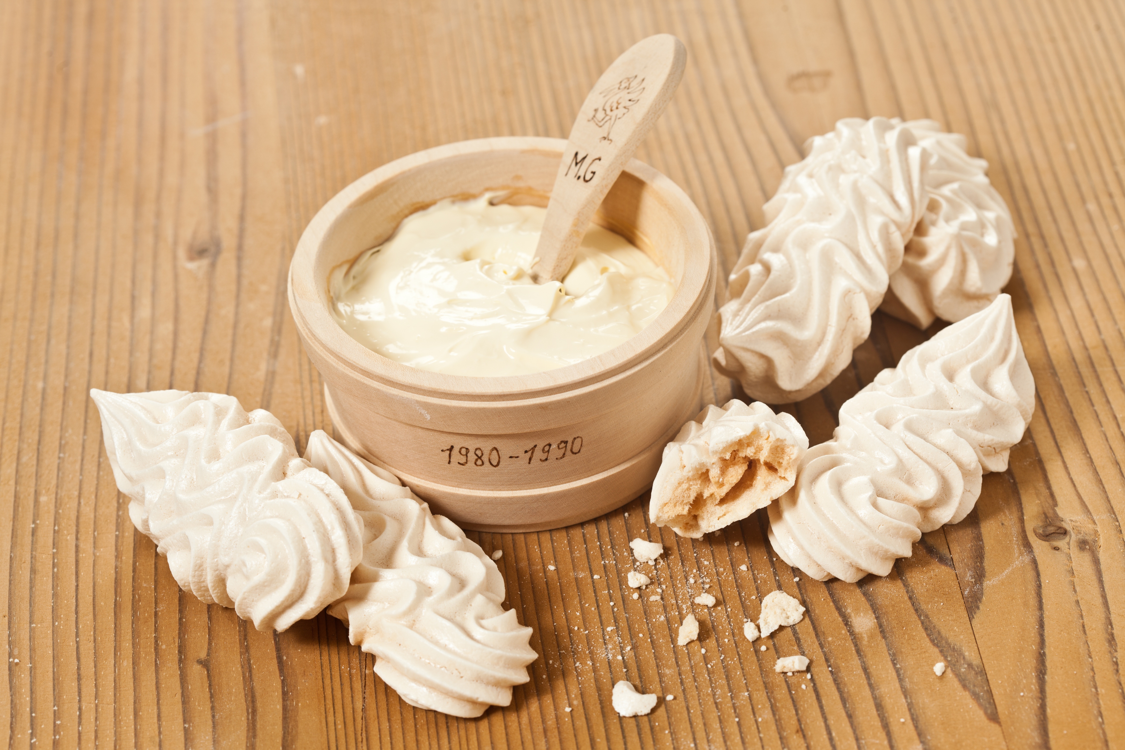Dessert traditionnel suisse romand - meringue double crème de Gruyère