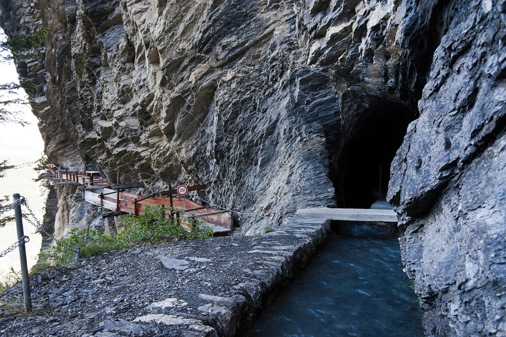 Bons plans été en Valais: balade le long du bisse d'Ayent - Anzère