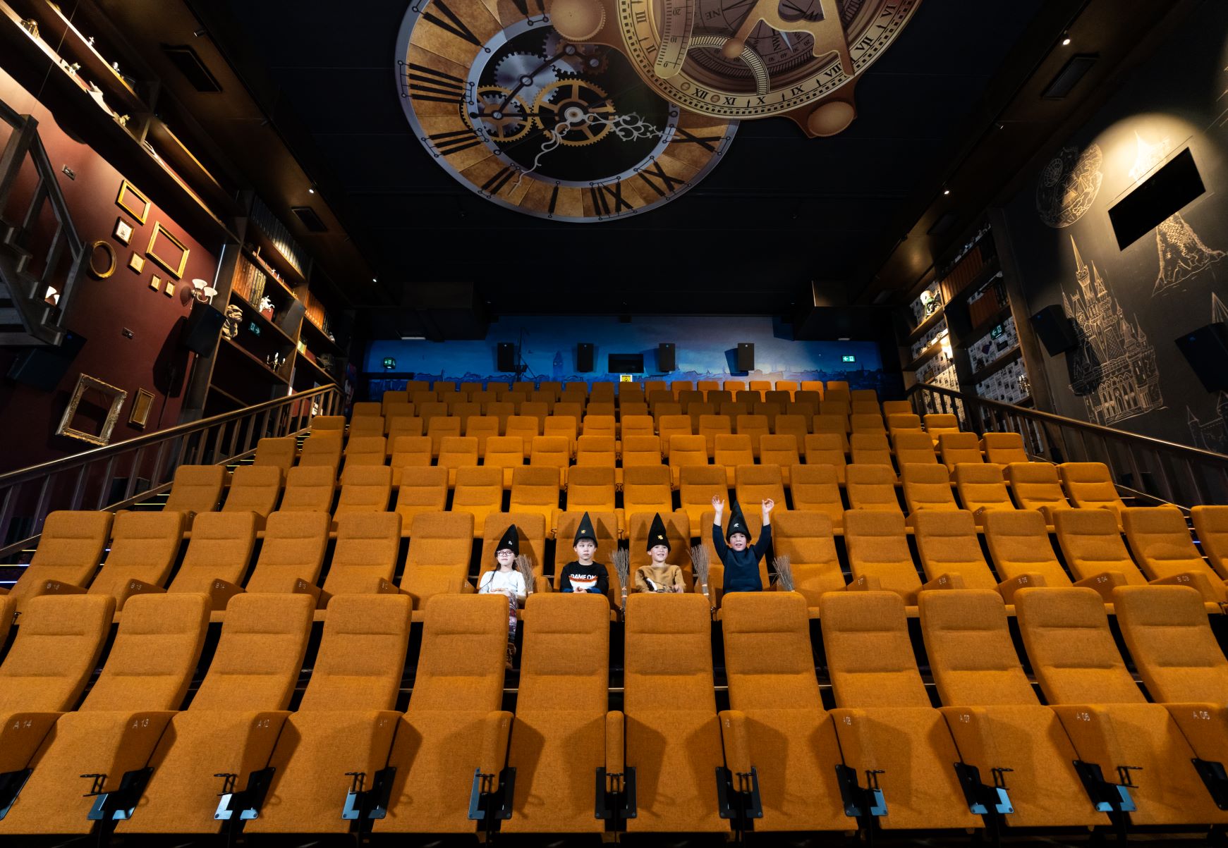 Explorit: cinéma salle bibliothèque