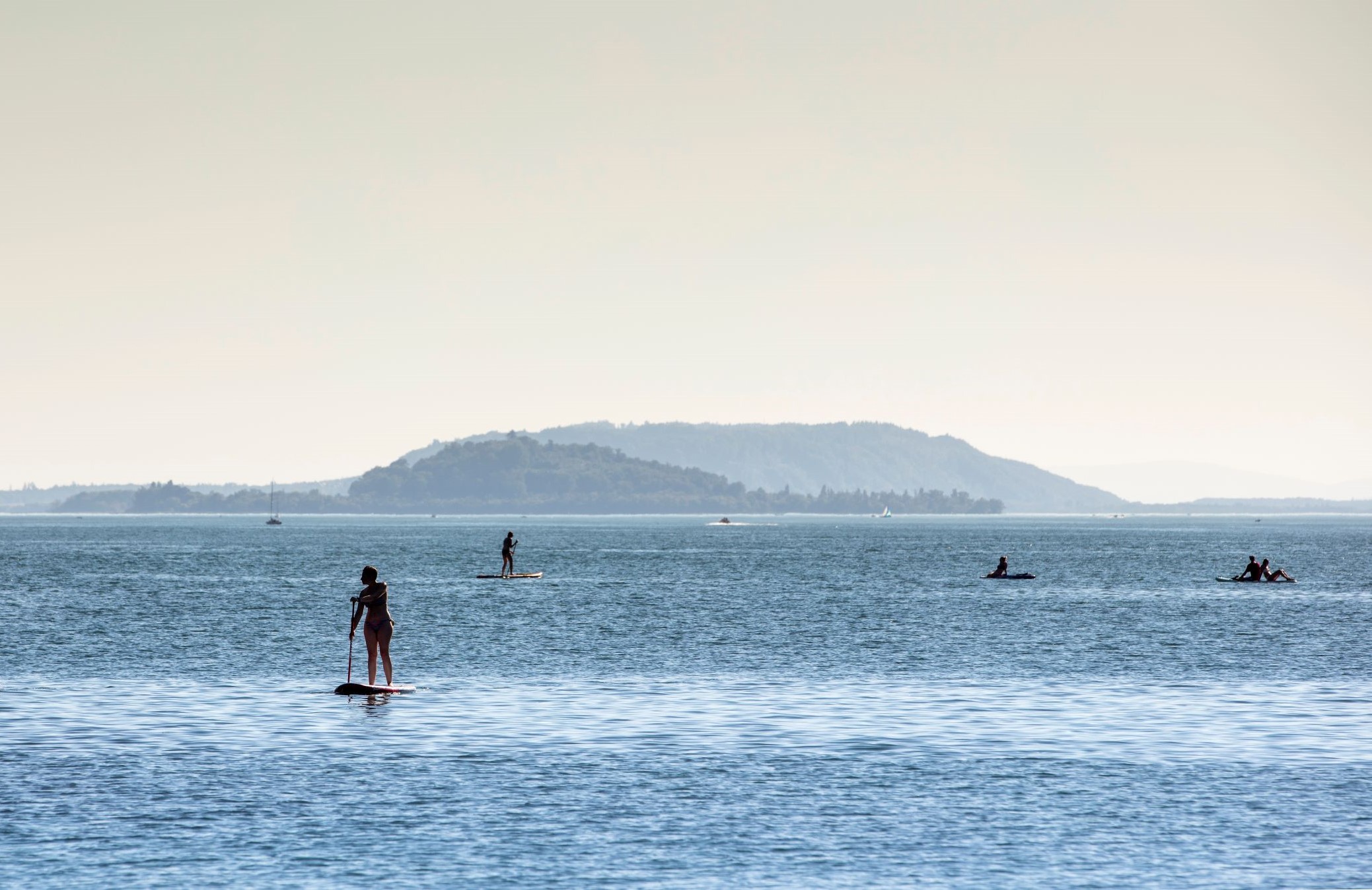 Stand up paddle sur le lac de Bienne, autour de l'île Saint-Pierre