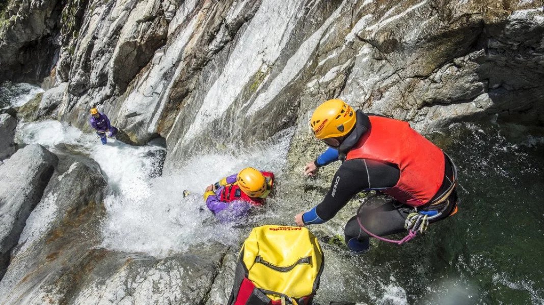 Canyoning au Valais dans le canyon de la Tinda