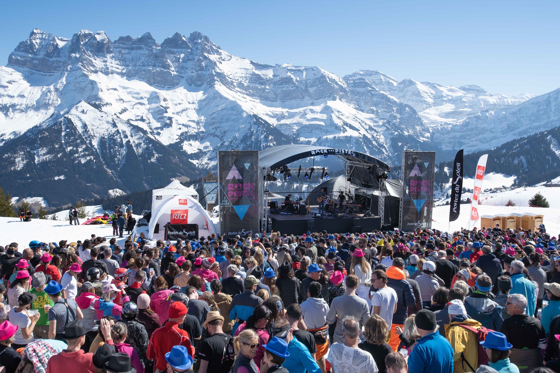 Avec la scène et les Dents du Midi en ligne de mire, le Festival Rock The Pistes fait vraiment le spectacle.