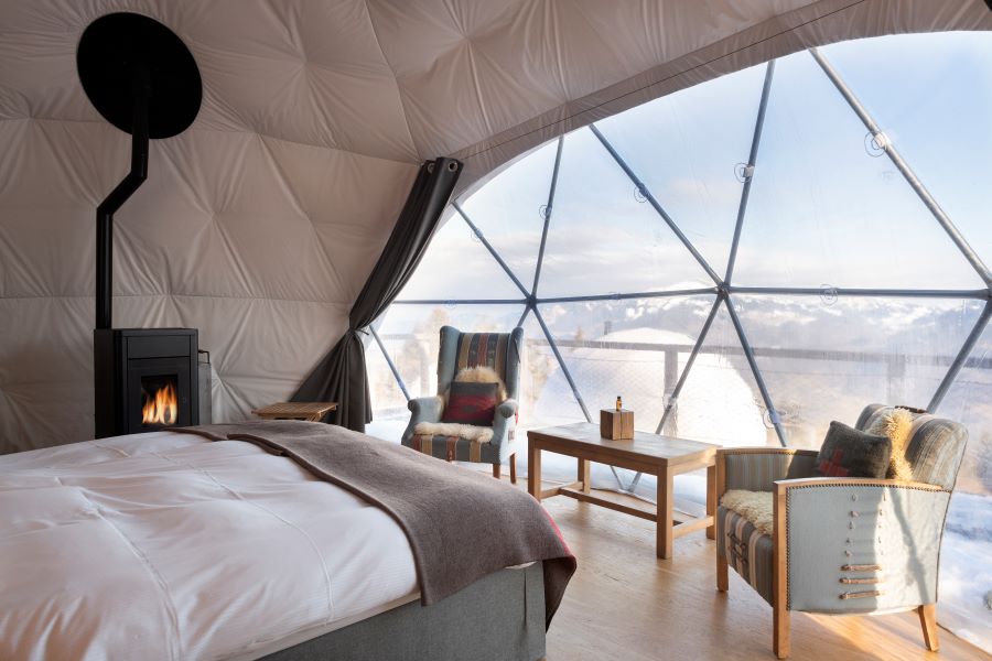 Nichés dans leurs hauteurs, les "igloos" de Whitepod proposent des séjours parfaits pour les adeptes de cocooning. © Whitepod Original
