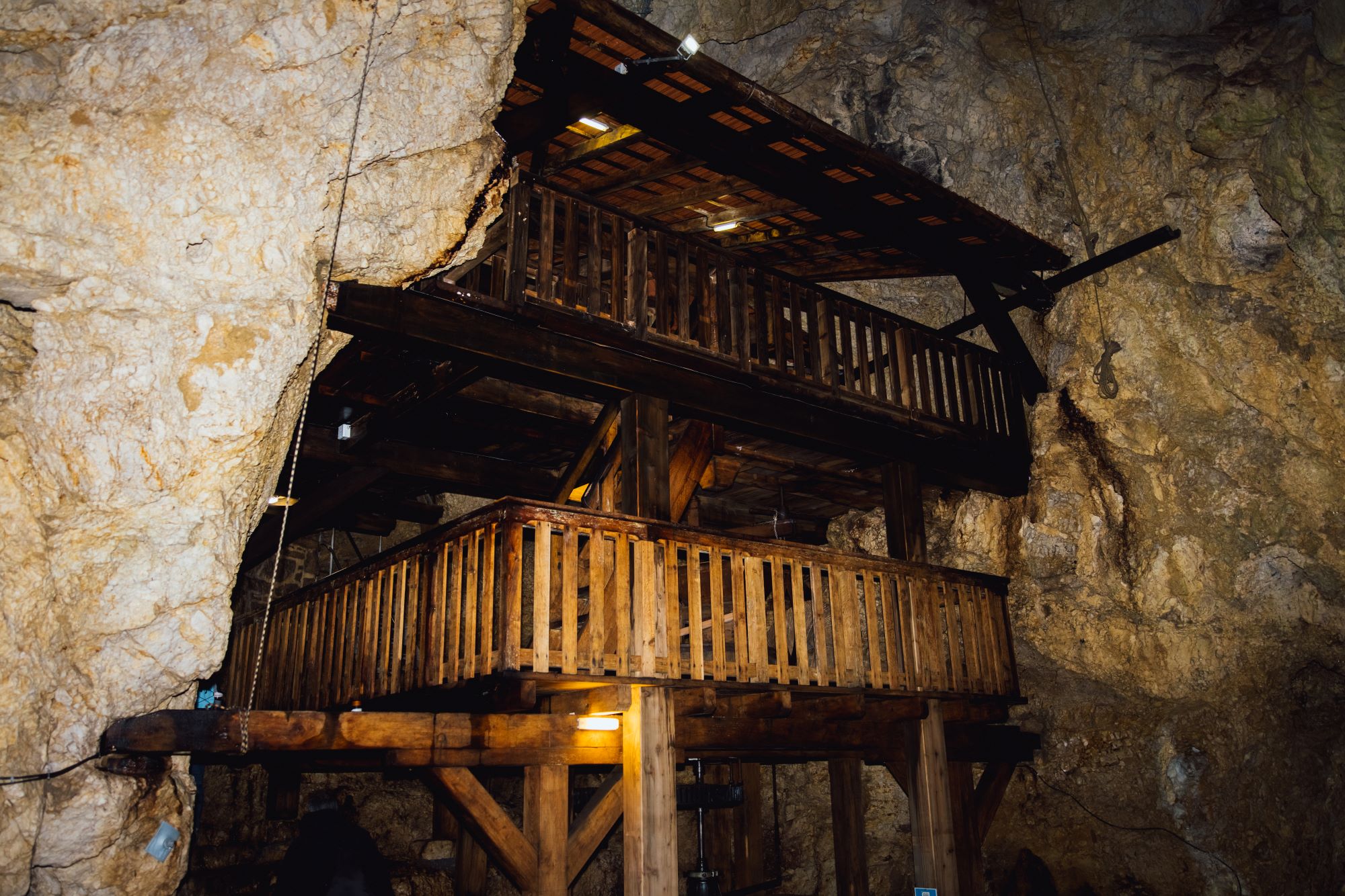 Excursion aux moulins souterrains des Col des Roches avec CarPostal