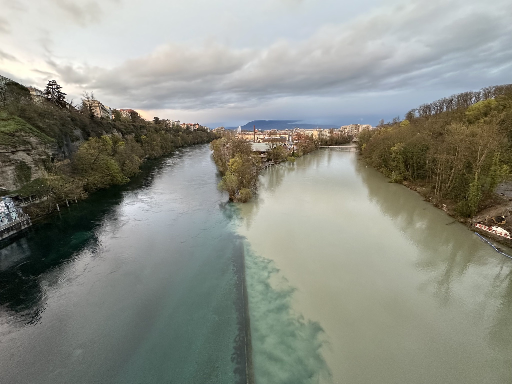 Sentier du Rhône, de la Jonction à La Plaine, dans le canton de Genève