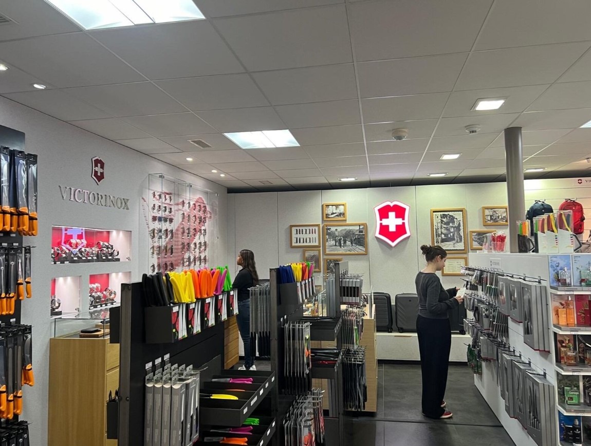 L'usine Victorinox de Delémont est la seule en Suisse romande à fabriquer des couteaux suisses.