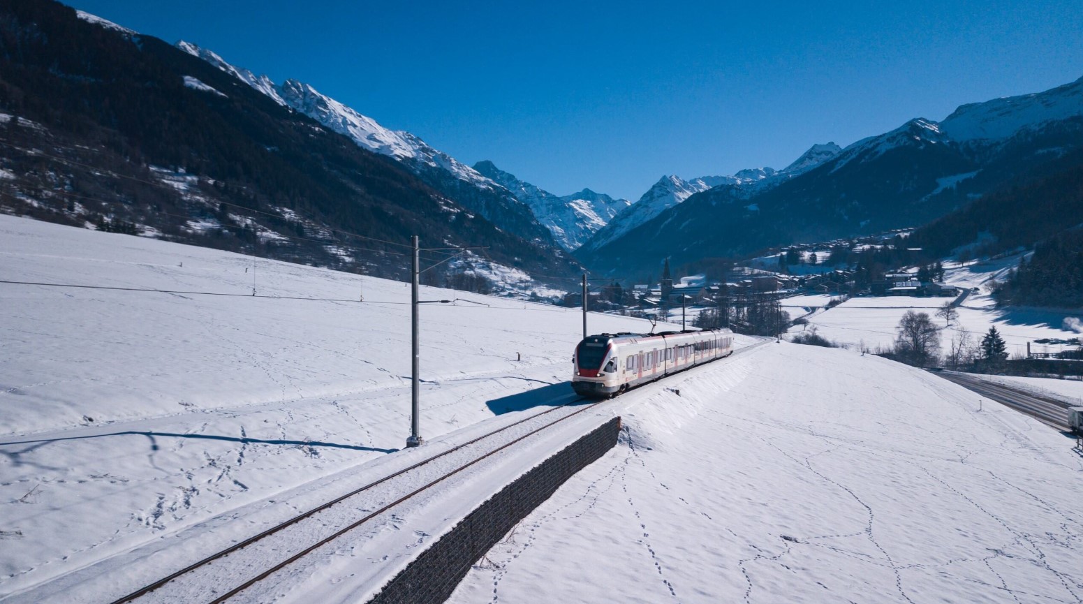 Les trains spéciaux des CFF permettent d'atteindre les stations des Alpes vaudoises et du Bas-Valais skis aux pieds (ou presque).