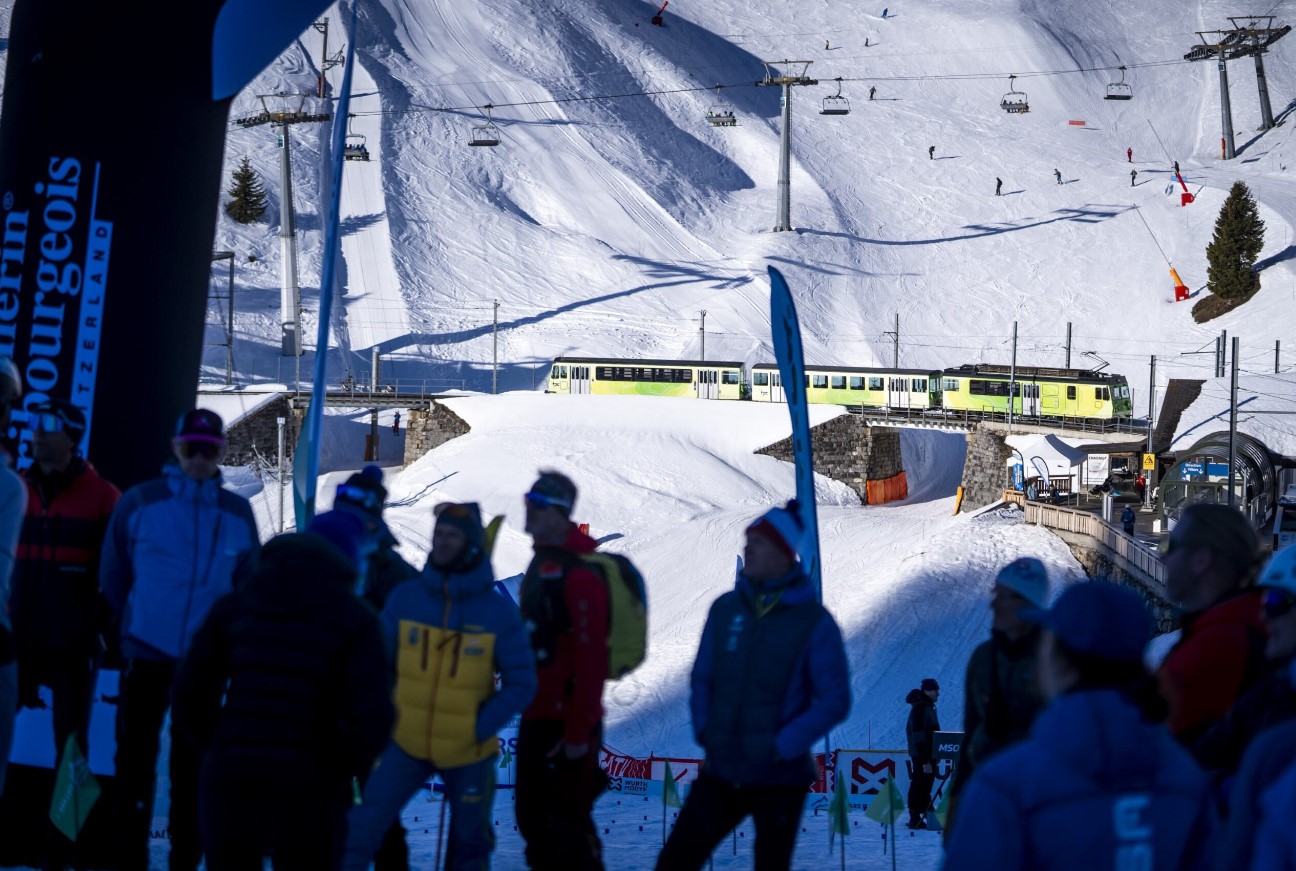 Depuis Bex (VD), le BVB monte à Bretaye, ouvrant le vaste domaine de ski de Villars.