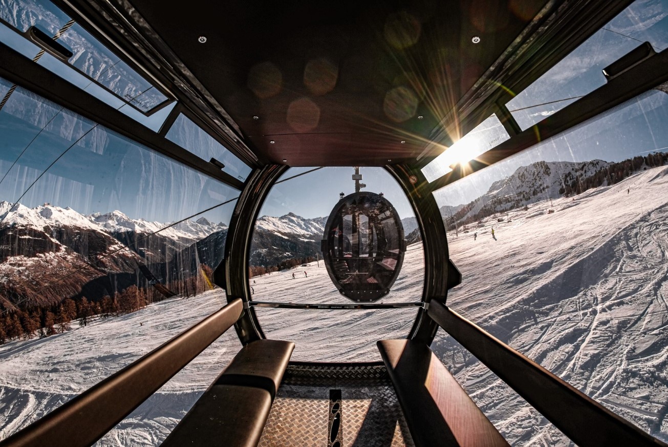 Aux Collons, le télémixte La Matze permet de monter jusqu'à Thyon 2000 même sans skis pour une balade mains dans les poches.