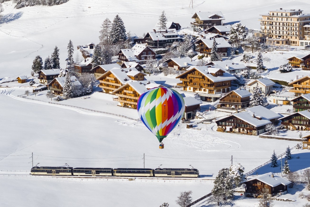 Passer de Montreux à Interlaken à travers l'Oberland bernois avec le MOB est une expérience plus fascinante encore en hiver.