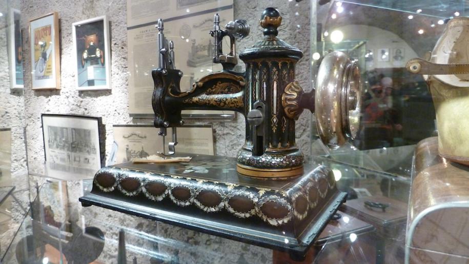 Musée suisse de la machine à coudre et des objets insolites à Fribourg