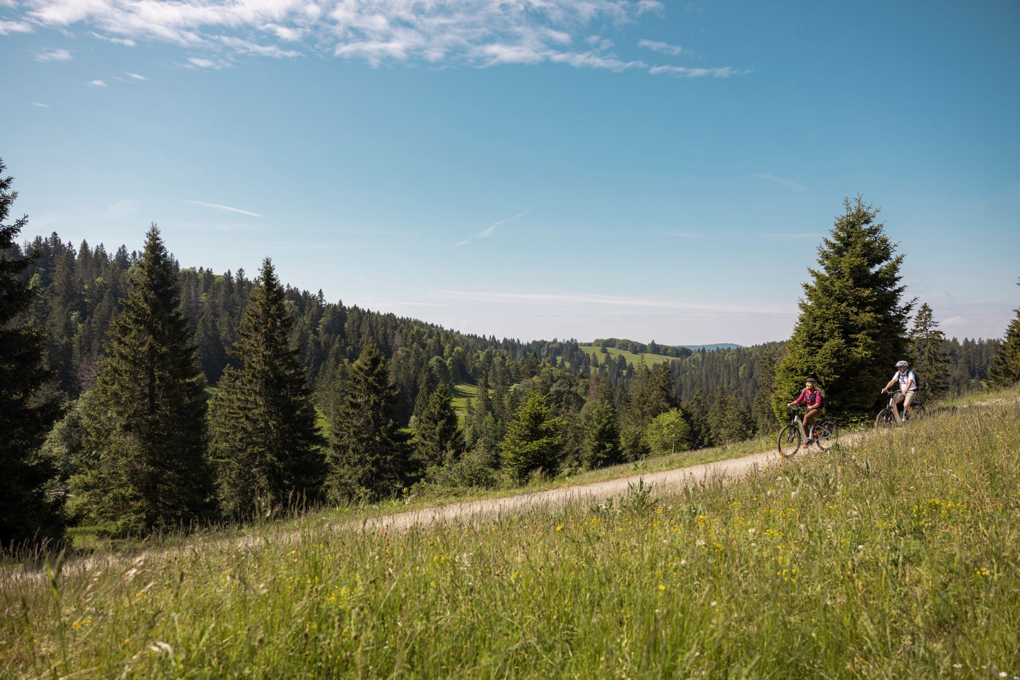 Sur la route du Jura en gravel, de La Chaux-de-Fonds à Fleurier