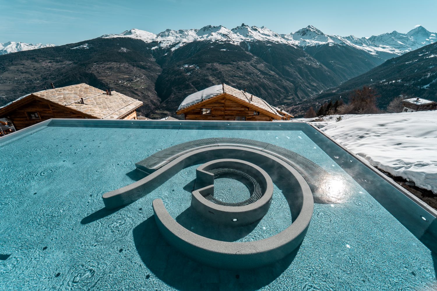 Détente et chaleur assurées dans les bains d'Hérémence.